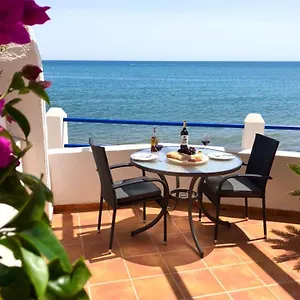 calahonda-beach-apartments.1costadelsol.com/
